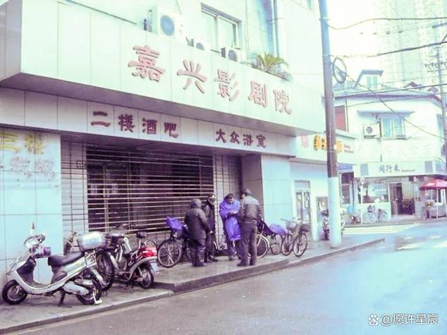 18禁看美女的相关介绍