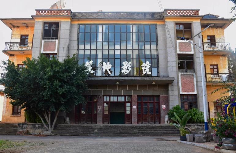 一边摸一边日的相关介绍