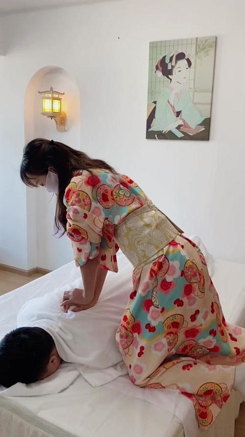 18岁姑娘黄色片的相关介绍