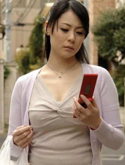 动漫女孩裸身的相关介绍