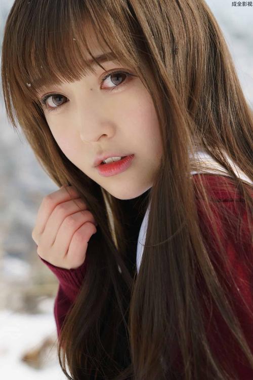 美女老师亲热的相关介绍