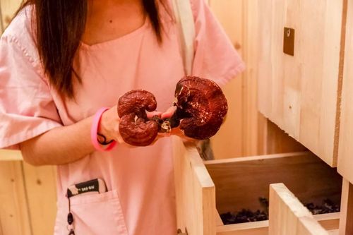 电影人妻按摩的相关介绍