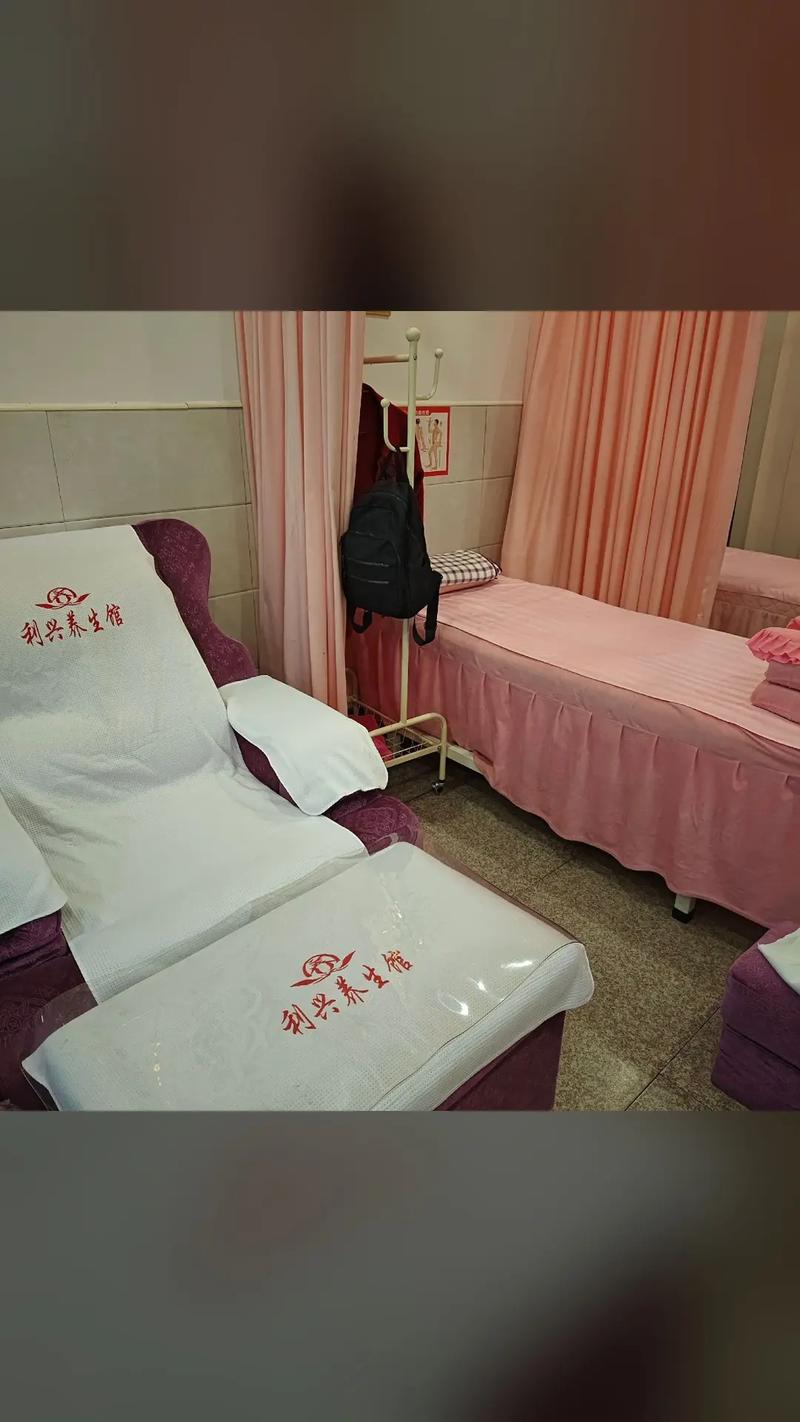 一边舔一边亲的相关介绍