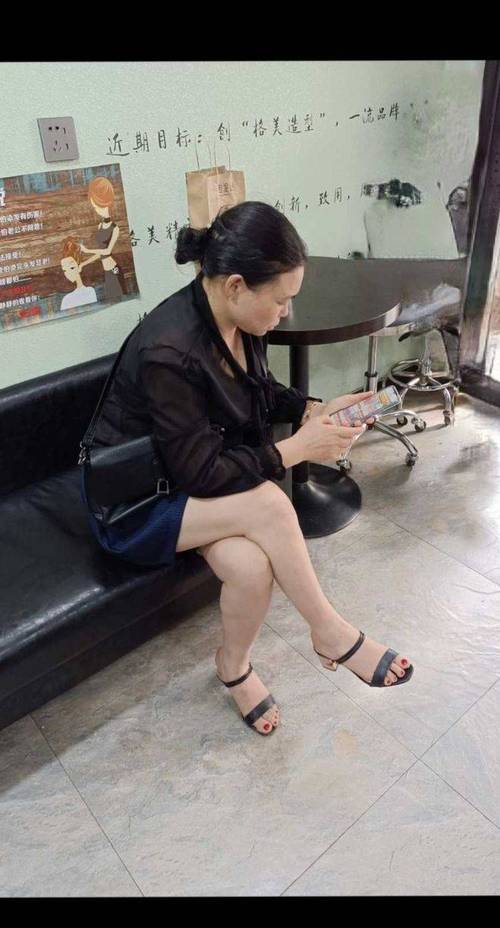 激情人妻少妇一区的相关介绍
