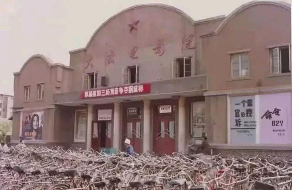 eeuss影院手机在线观看的相关介绍