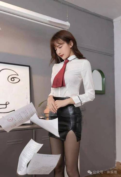 啪啪啪美女老师小说的相关介绍