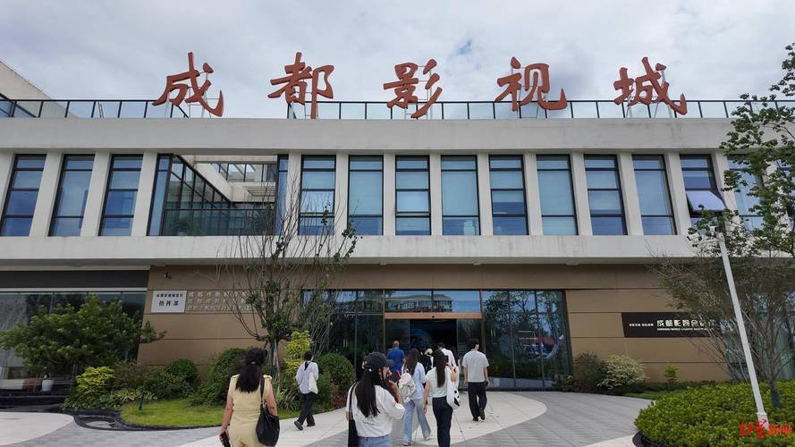 操中国美女老师的相关介绍