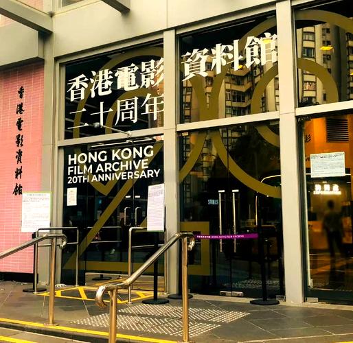 美女老师被强上操哭的相关介绍