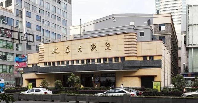 少妇av理论片的相关介绍