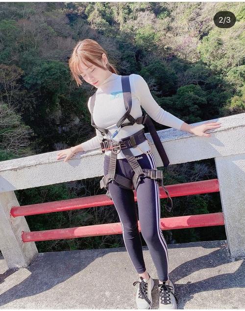 我操美女老师的逼的相关介绍
