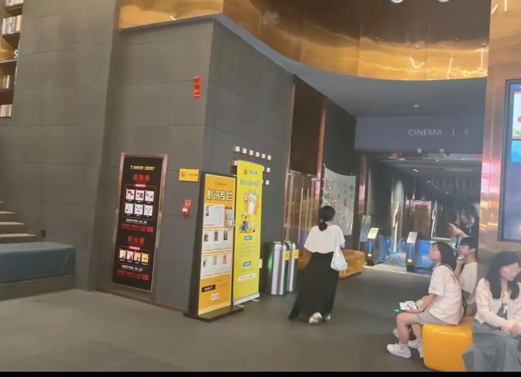 亚洲熟女少妇乱综合图片区的相关介绍