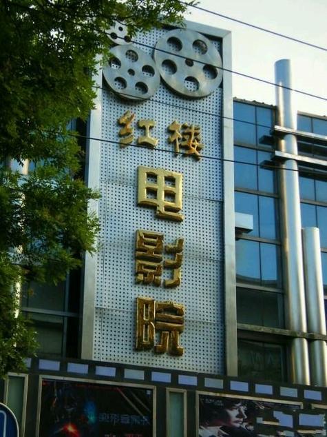 一边亲一边摸一边爽的相关介绍